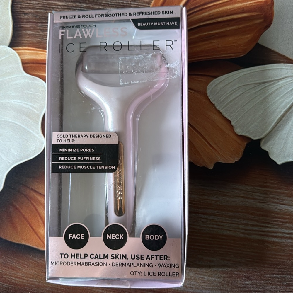 💥Free with $20💥Purchase ( NewIn Box) Finishing Touch .. Flawless Ice Roller...